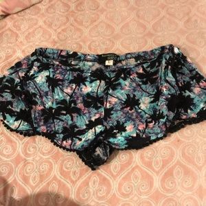 Loose Shorts ✨ CLOSET CLOSING ✨